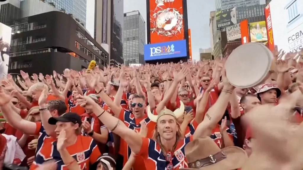 Tifosi norvegesi a Time Square - Youtube