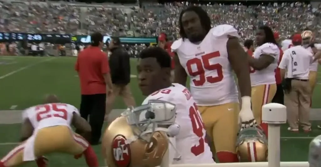 Nessuno aveva riconosciuto l’ex stella NFL che distribuiva pizze ai senzatetto: poche ore dopo la tragedia Aldon Smith