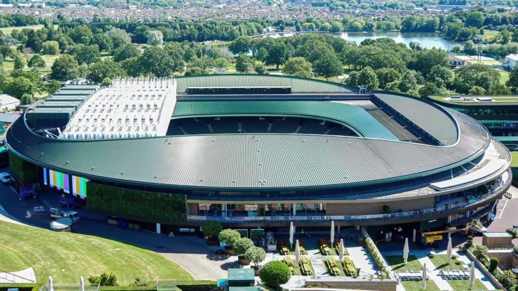 Wimbledon, Sinner trova subito Kecmanovic: il tabellone sorride fino ai quarti Il campo principale di Wimbledon