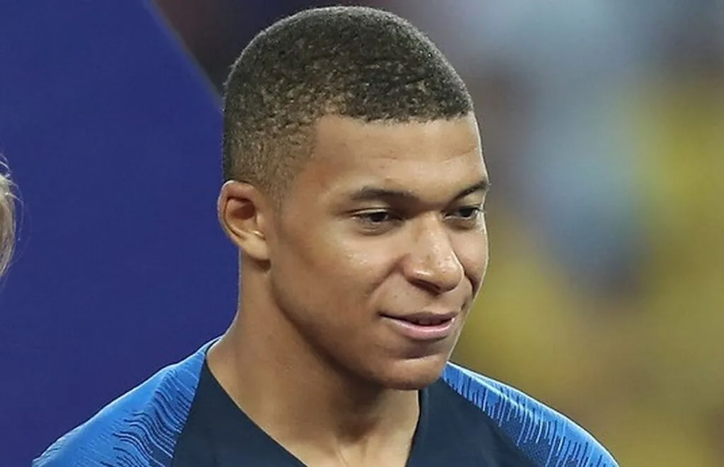 Mbappé è davvero veloce come Bolt? La risposta è nei primi metri, non nei 38 km/h Kylian Mbappé nel 2018