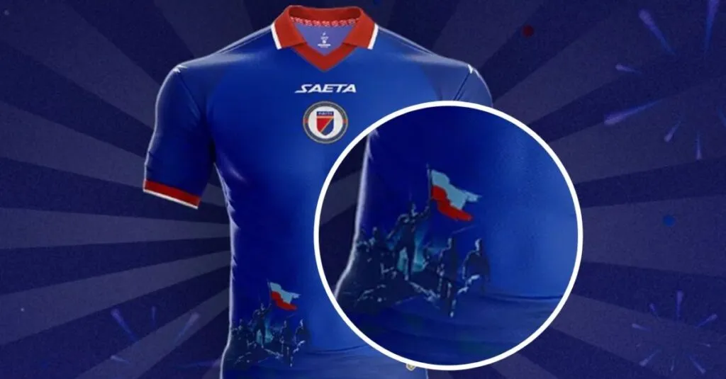 Costretta a cambiare maglia ai Mondiali di calcio: per la FIFA la maglia di Haiti ha un grande problema maglia Haiti con dettaglio