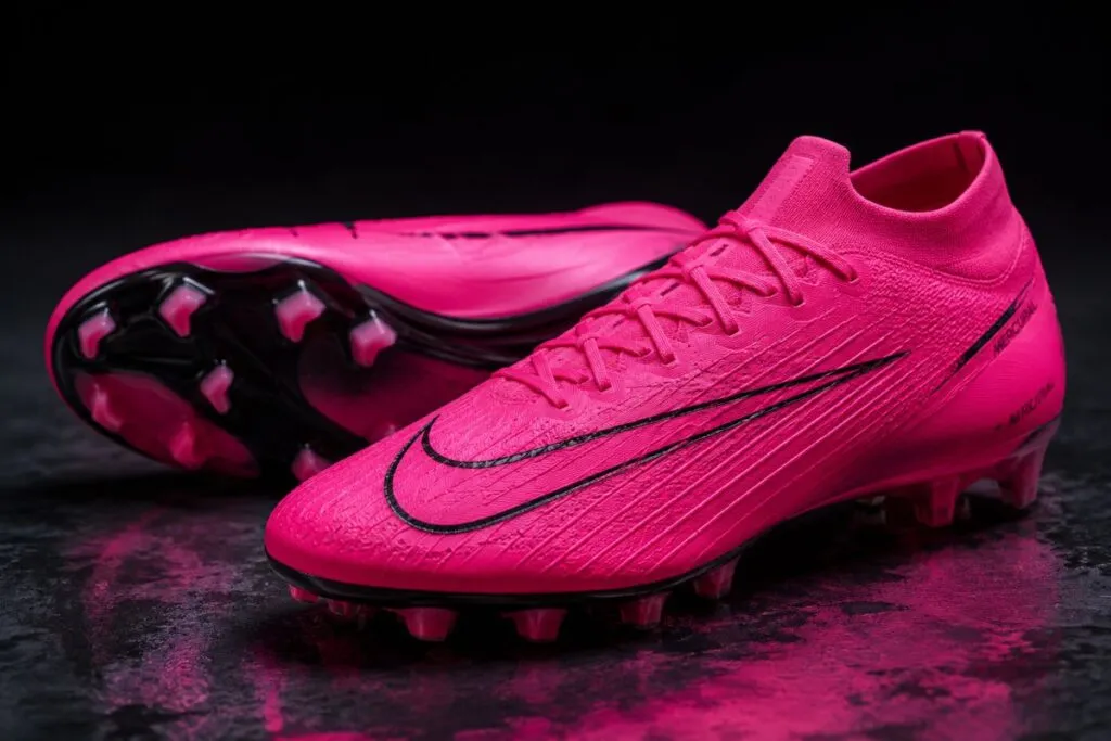 Invasione di rosa ai Mondiali 2026: perché tutti i calciatori indossano scarpe fucsia scarpe fucsia