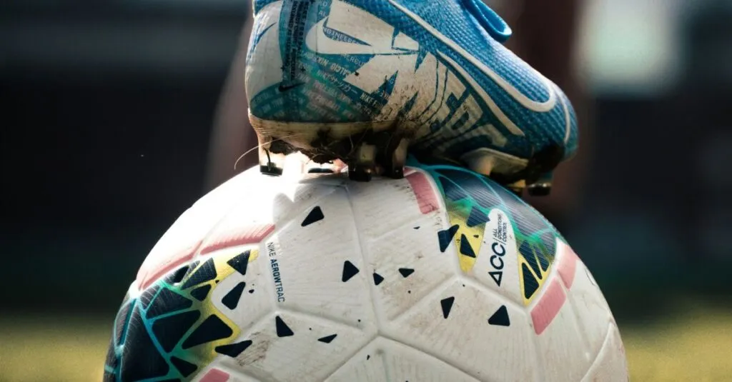 Mondiali FIFA 2026, perché si parla già di “biscotto”: i casi più famosi nella storia scarpino su pallone