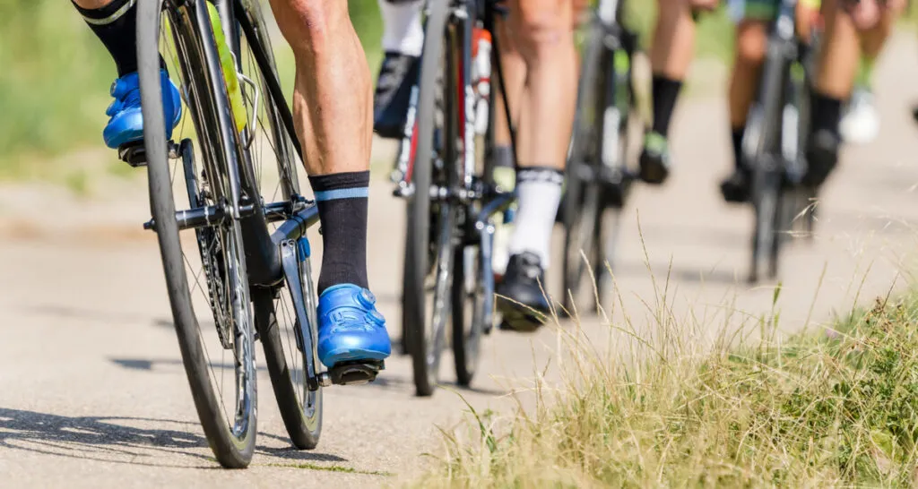 Croix de Fer, Galibier, Alpe d’Huez: il trittico che da sempre decide il Tour de France Ciclisti in scalata al Tpur de France
