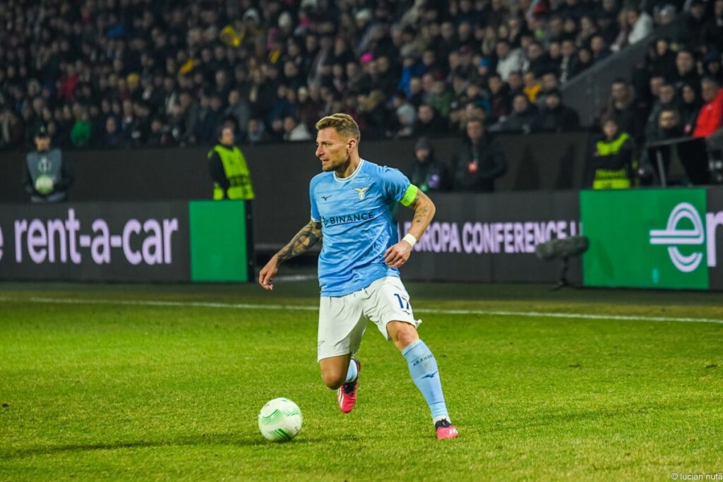 Immobile lascia il calcio, ma la FIGC lo vuole: quella telefonata può cambiare tutto Ciro Immobile con la maglia della Lazio