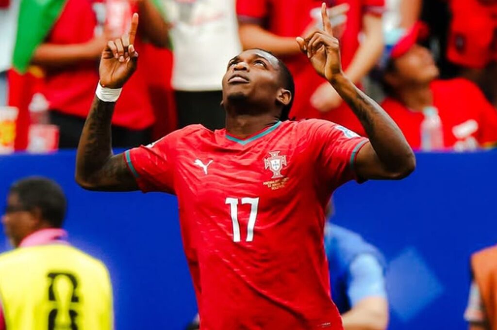 Leao, la Premier non basta: ha scelto il Galatasaray. Istanbul lo ha convinto così Leao in maglia poroghese