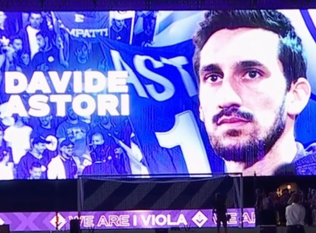 La Fiorentina compie 100 anni, ma la festa finisce nel peggiore dei modi L'omaggio a Davide Astori