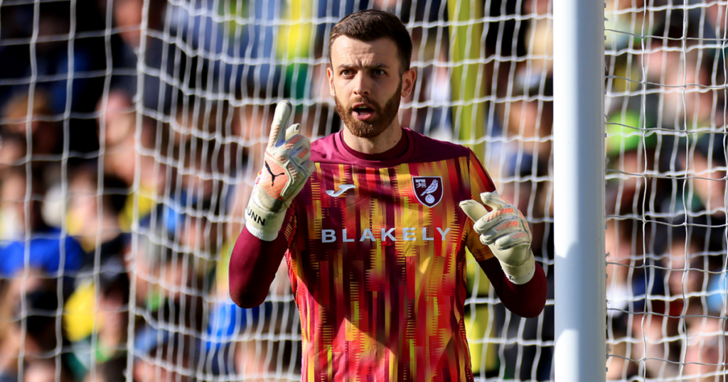 Il portiere sta subendo 5 gol, il figlio non ci sta più e invade il campo: “Papà, arrivo io a salvarti” Angus Gunn, portiere titolare degli Earthquakes