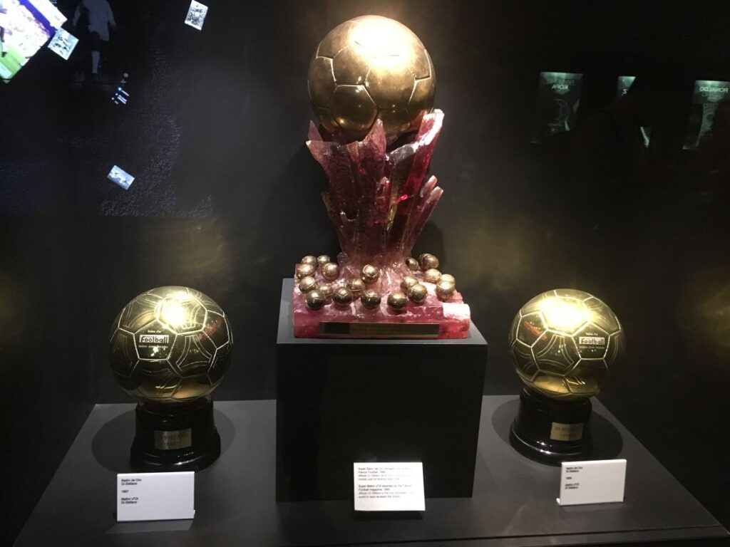 Pallone d’Oro, che batosta per la Serie A: tra i 30 candidati è rimasto un solo nome I palloni d'oro di France Football