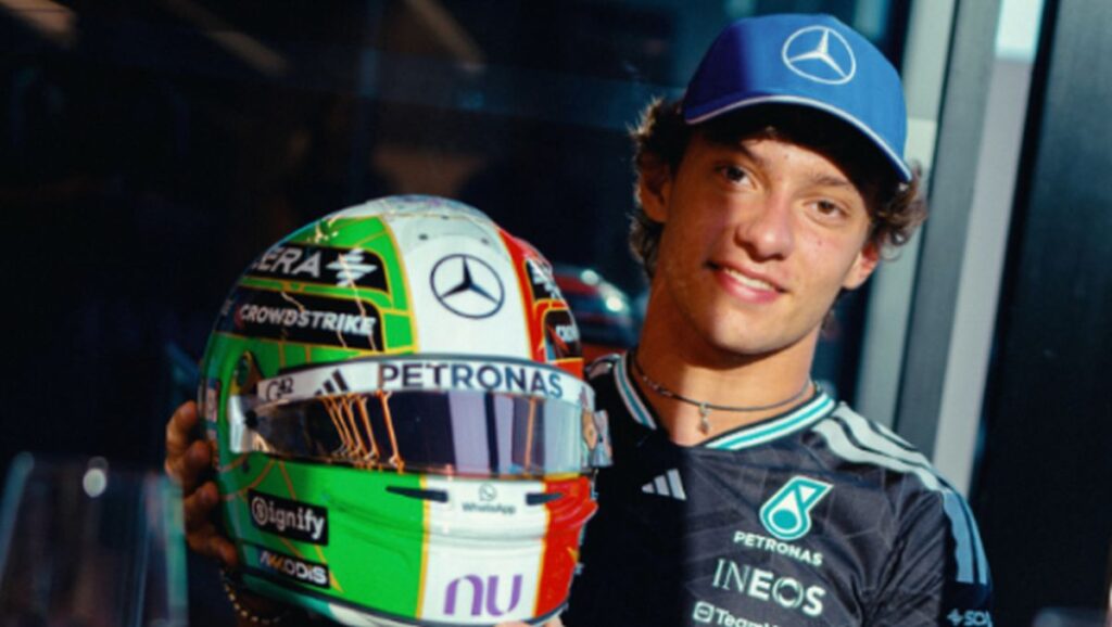 Kimi Antonelli con il casco speciale