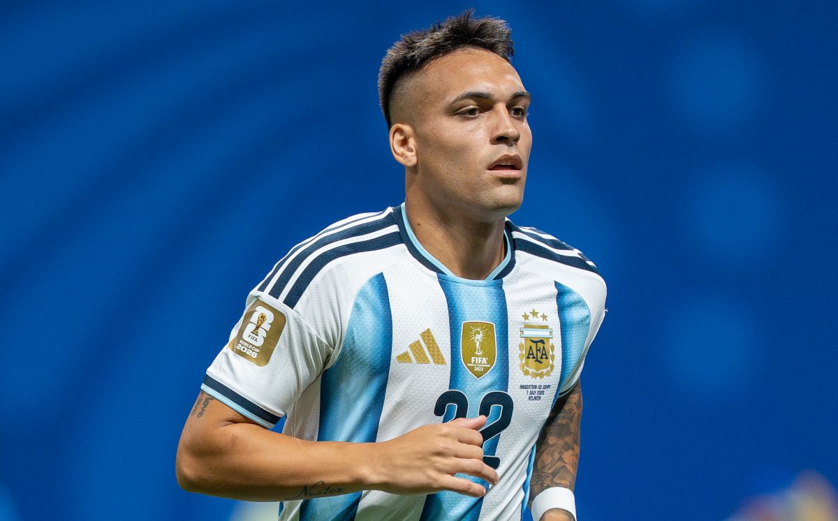 Lautaro Martinez con la maglia dell'Argentina ai Mondiali