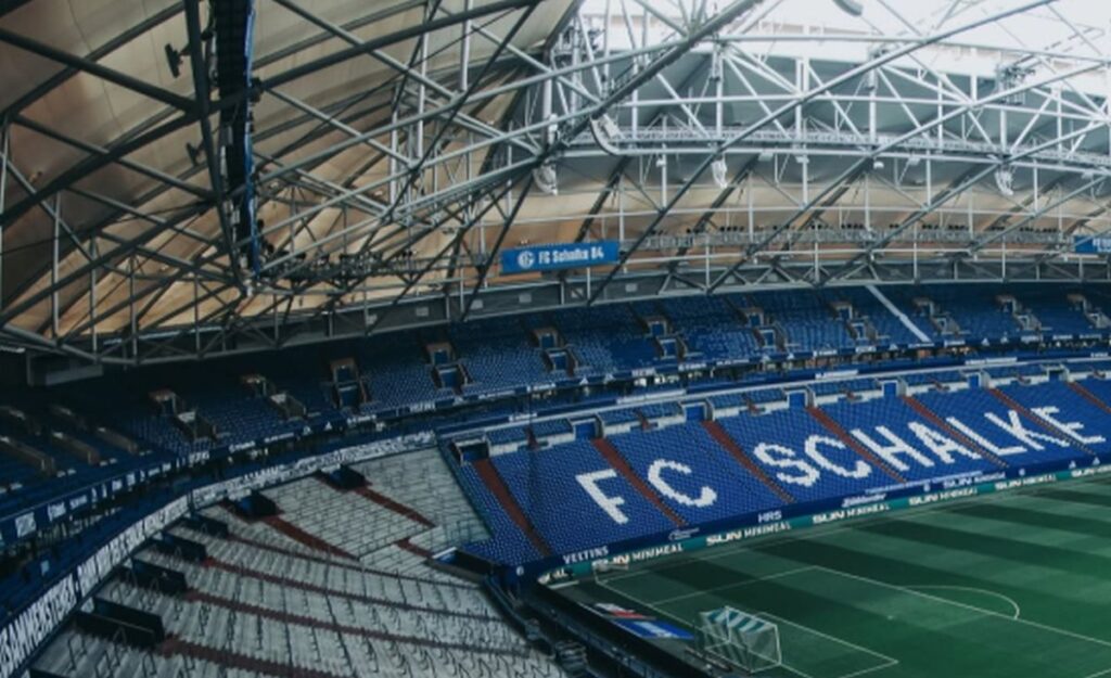 Con lo Schalke 04 il calcio non finisce mai: allo stadio ti sposi e puoi passarci l’eternità Lo stadio dello Shalke
