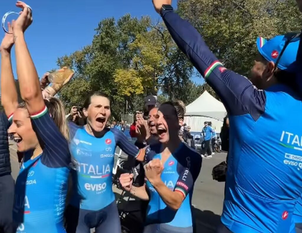 La prima volta di Longo Borghini, la rivincita di Ganna: Italia d’oro ai Mondiali di Montreal azzurri in festa dopo la vittoria