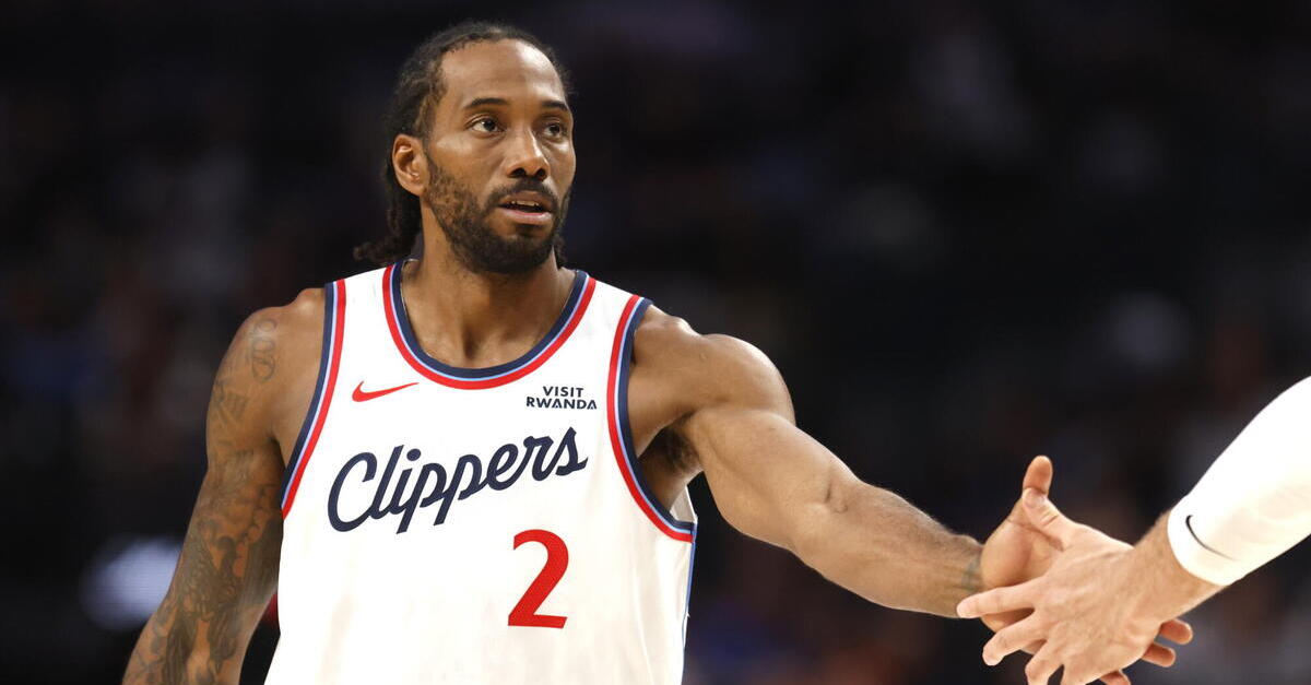 Kawhi Leonard durante una partita con i Clippers