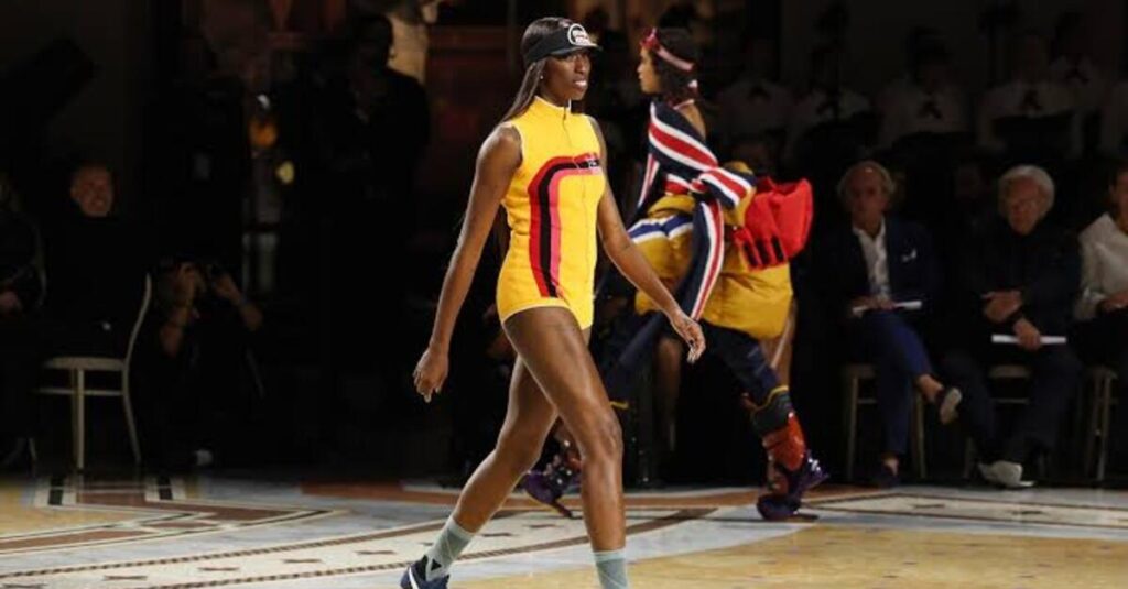 Paola Egonu conquista la passerella di Vogue World e lascia tutti senza parole Paola Egonu sulla passerella del Vogue World