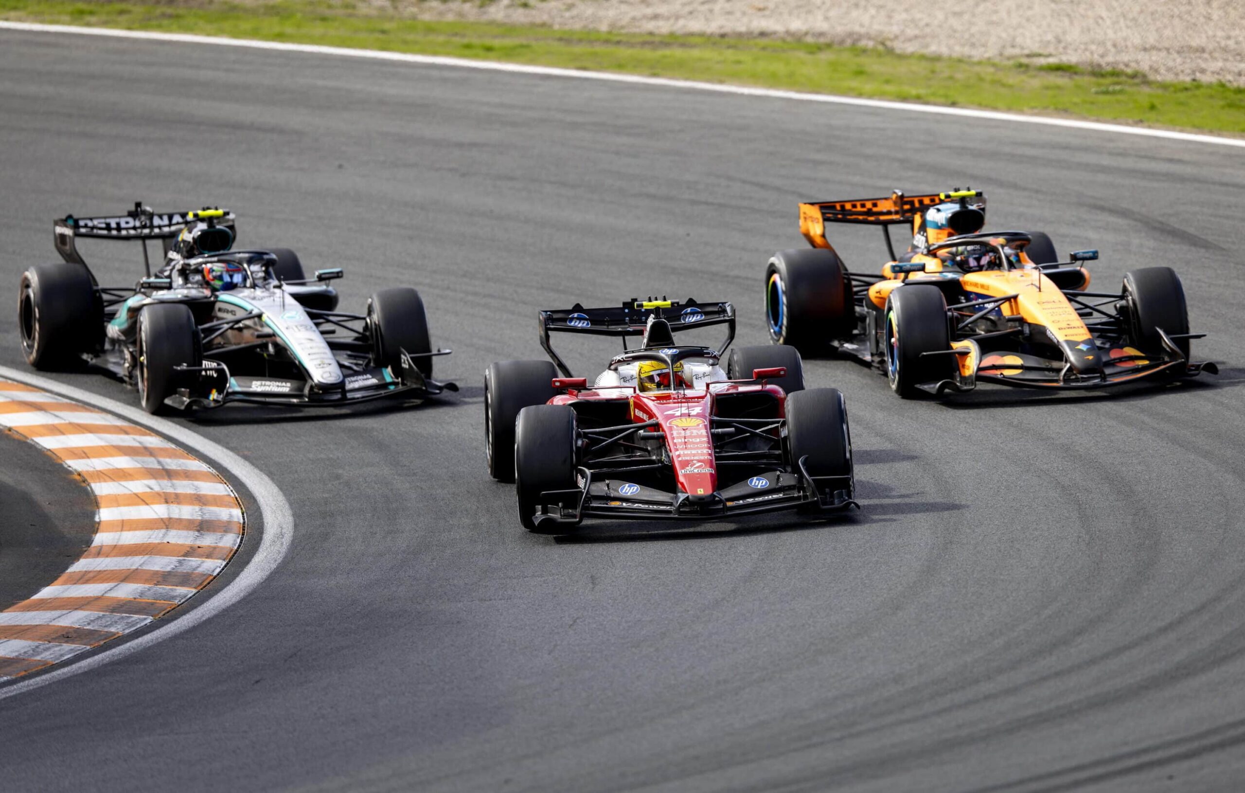 Monoposto in pista sul tracciato di Monza