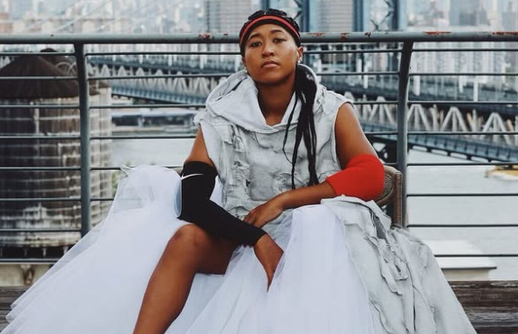 Naomi Osaka fa impazzire gli US Open: il look è un omaggio a una leggenda NBA Naomi Osaka