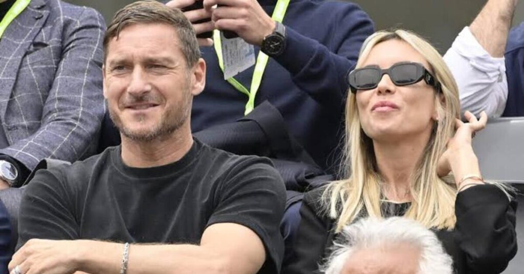 Totti, il ruolo segreto dietro le quinte di Ballando: ecco cosa fa davvero per Noemi Bocchi quando le telecamere si spengono Francesco Totti e Noemi Bocchi