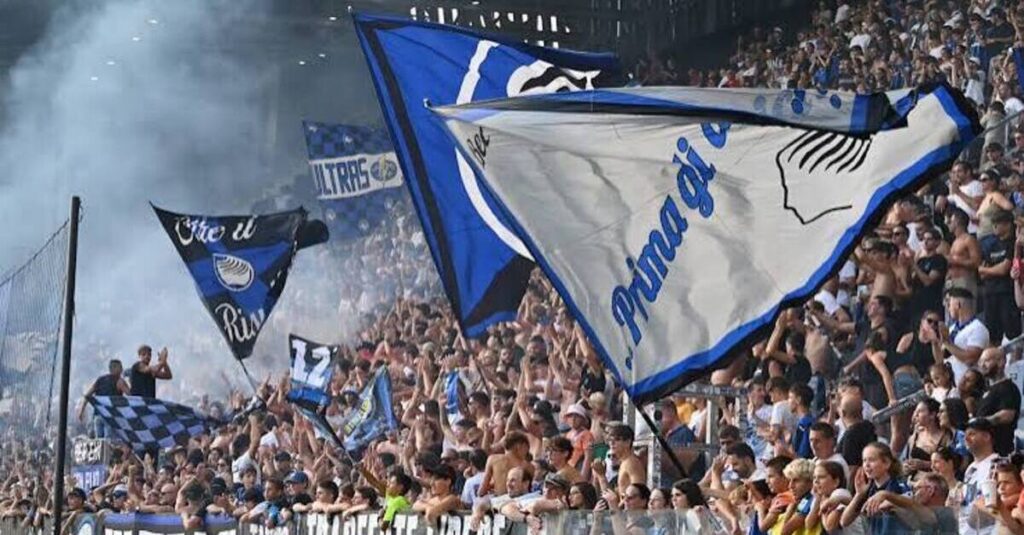 Atalanta, lo striscione che fa tremare la FIGC: i tifosi sfidano tutti e “scortano” il bus verso Milano Tifosi dell'Atalanta