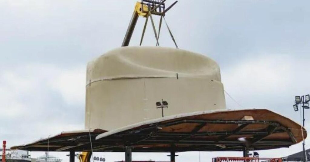 Ad Austin arriva il cappello da cowboy gigante: 23 metri per puntare al Guinness dei primati Un cappello gigante per il gran premio di Austin