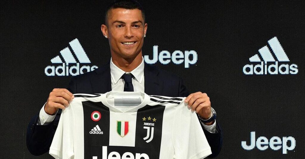 Juve, il colpo di scena su Ronaldo: 19,5 milioni, una “carta segreta” e l’ultima battaglia in Cassazione Ronaldo con la maglia della Juve