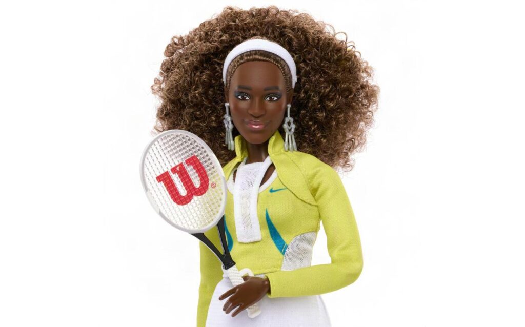 Anche Serena Williams ha la sua Barbie, e la frase che ha scelto per le bambine è un manifesto La Barbie di Serena Williams